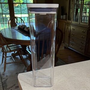 Oxo Clear Food Storage Container with White Lid